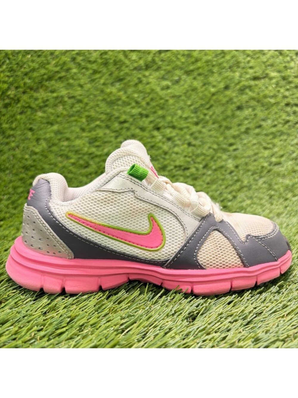 Nike Endurance Trainer Girls Size 12C White Pink Running Athletic Shoes Sneakers